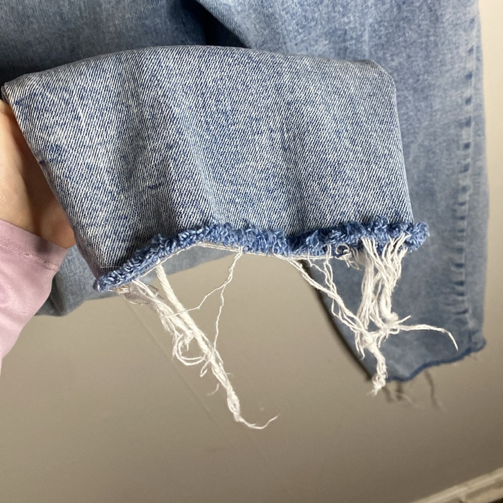 🛍️Light wash jeans with built in hole! - Picture 9 of 9
